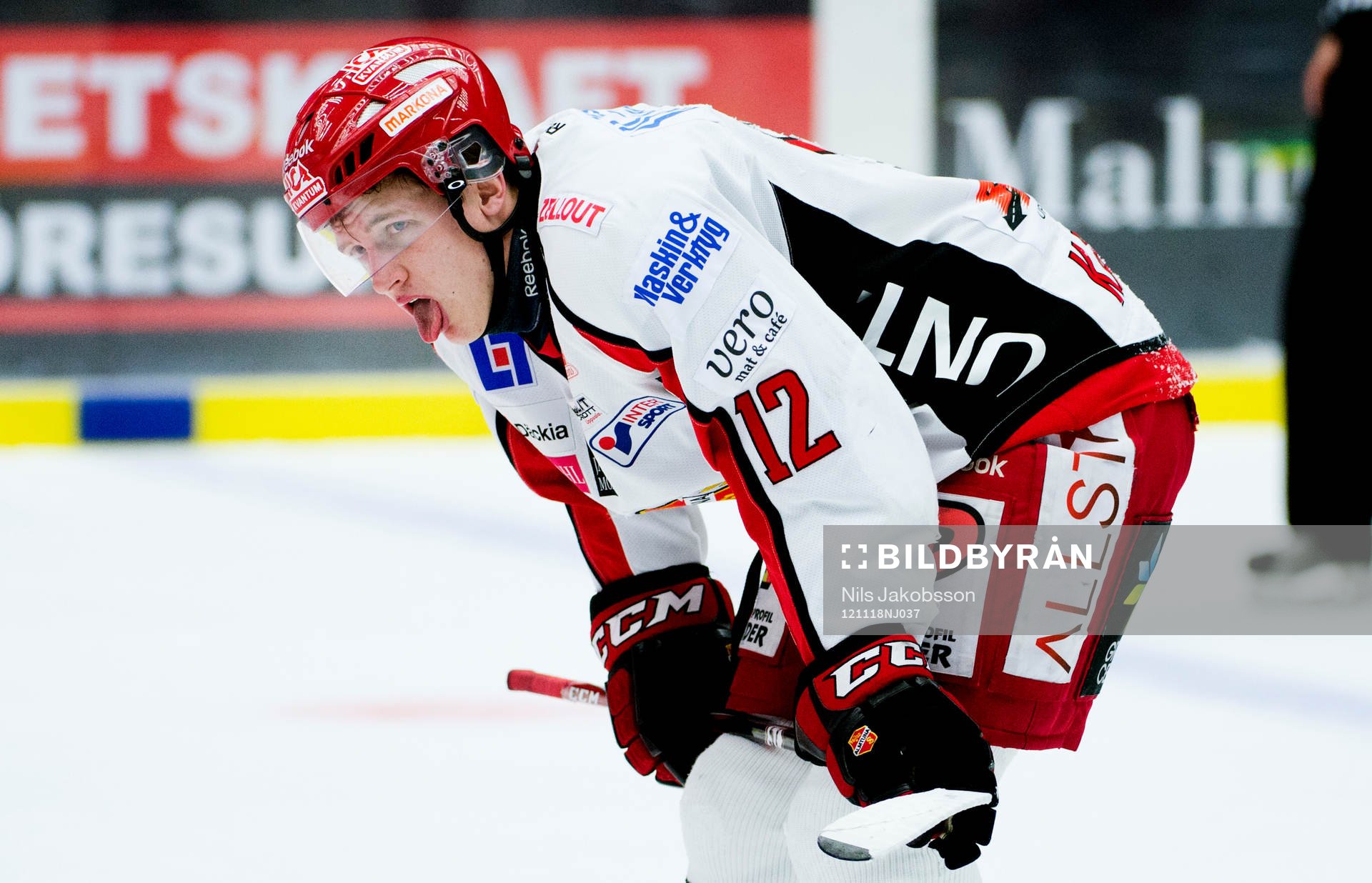 Martin Karlsson, Almtuna räcker ut tungan och deppar