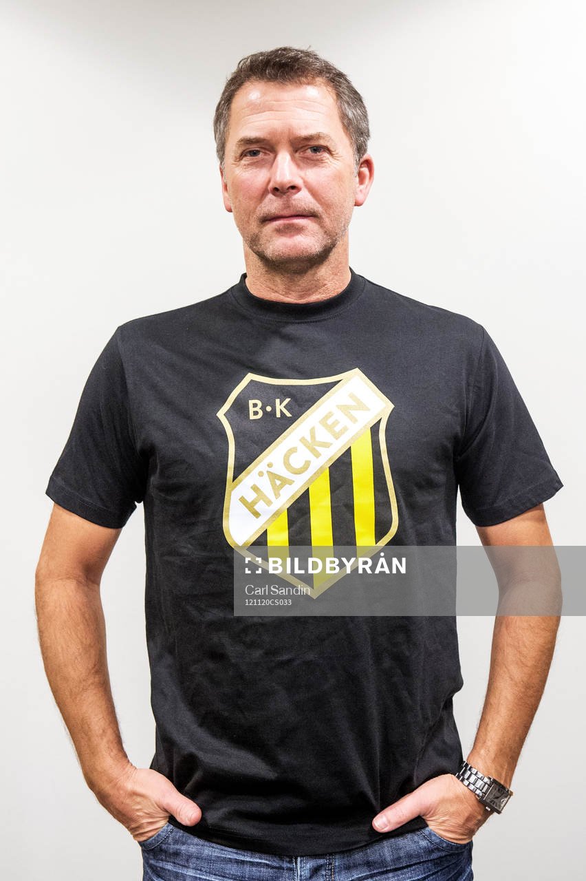 Sonny Karlsson, sportchef Häcken, har på sig en tröja