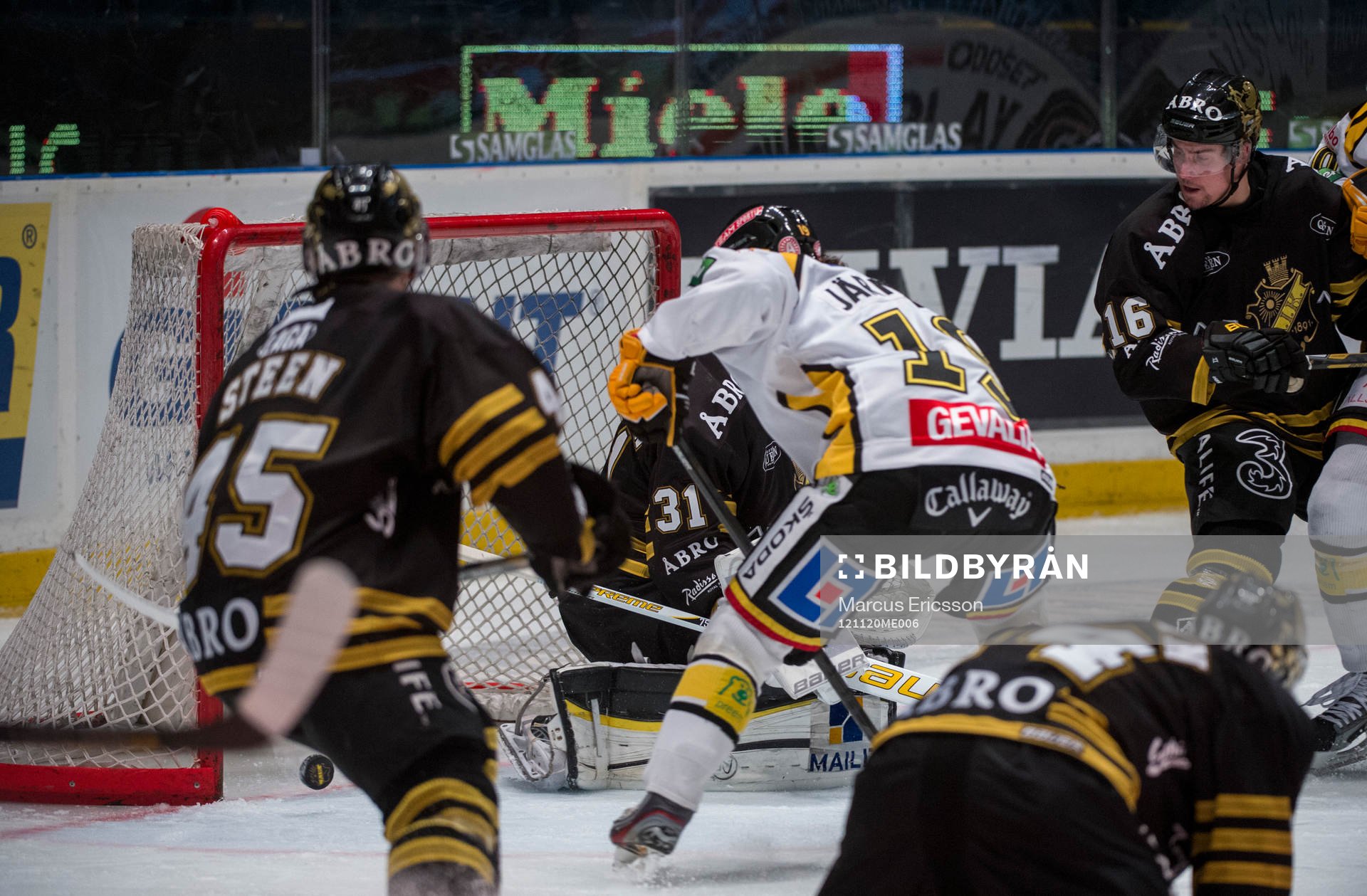 Calle Järnkrok, Brynäs trycker in kvitteringen 1-1