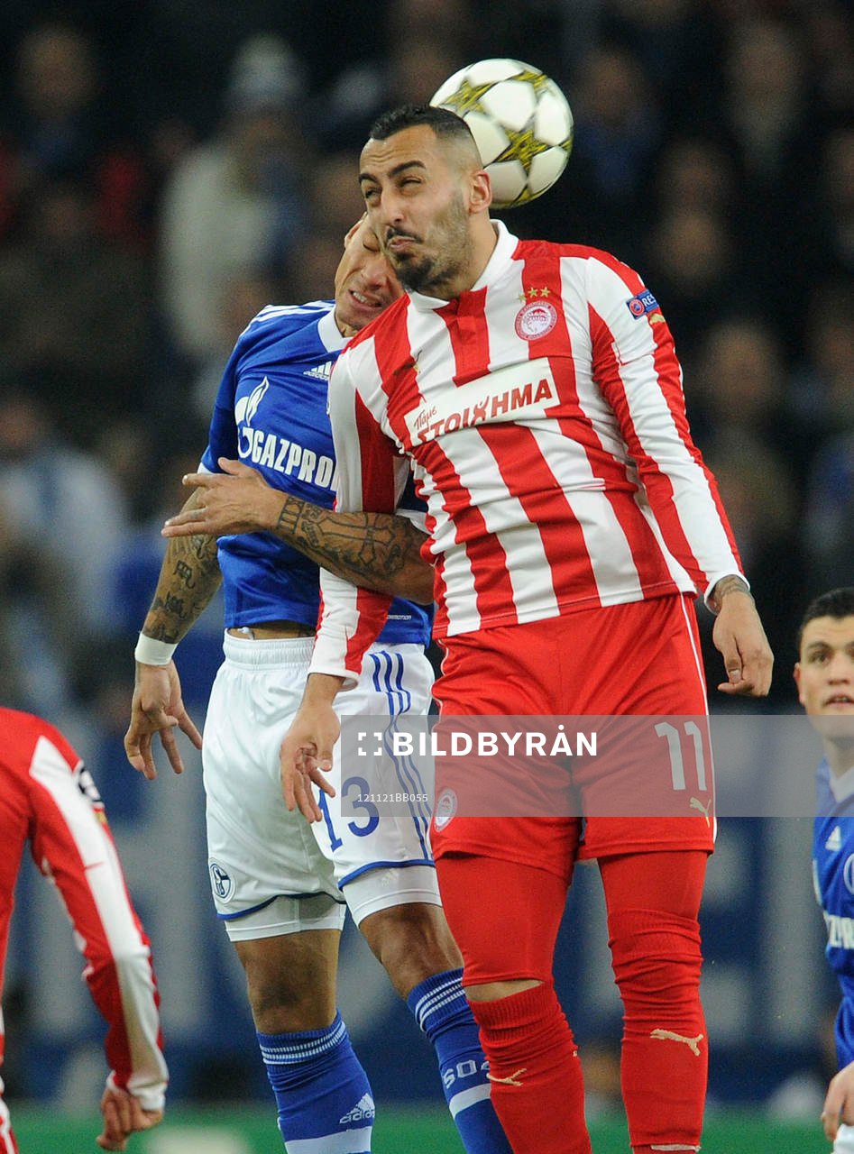 v.l. Jermaine Jones, Kostas Mitroglou (Piraeus)