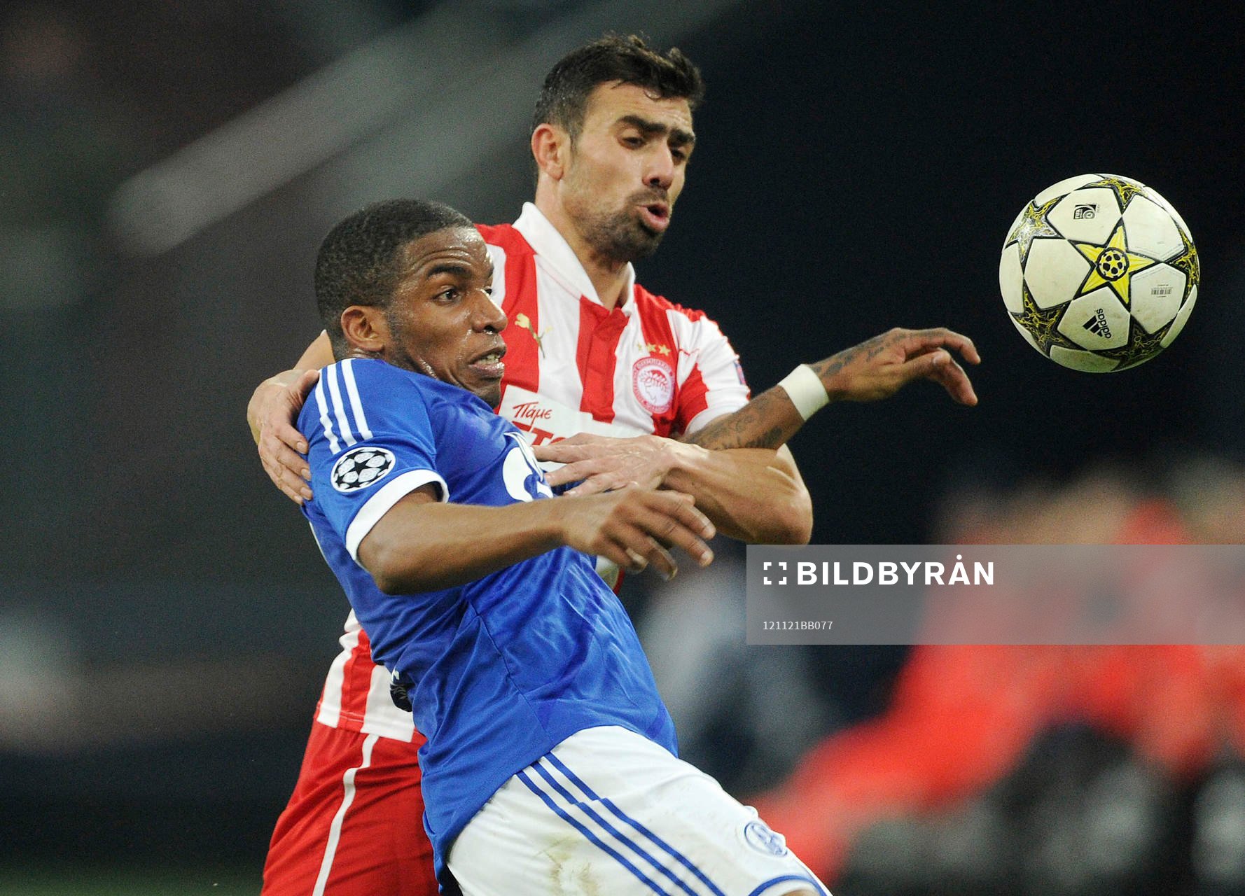 v.l. Jefferson Farfan, Giannis Maniatis (Piraeus)