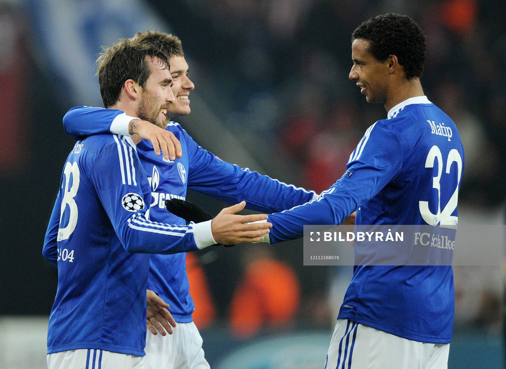 Jubel v.l. Christian Fuchs, Roman Neustaedter, Joel Matip