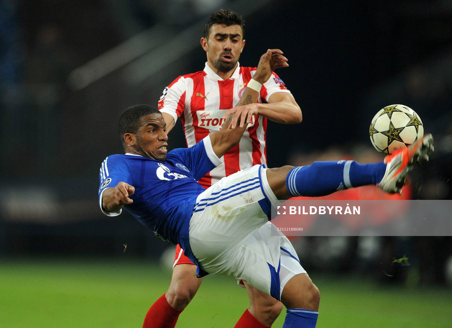 v.l. Jefferson Farfan, Giannis Maniatis (Piraeus)