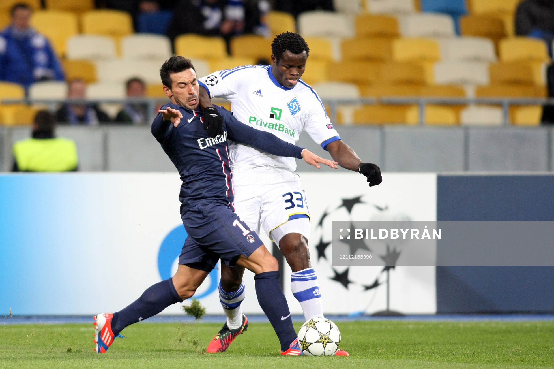 EZEQUIEL LAVEZZI / Ismaila TAYE TAIWO - 21.11.2012 - Dinamo