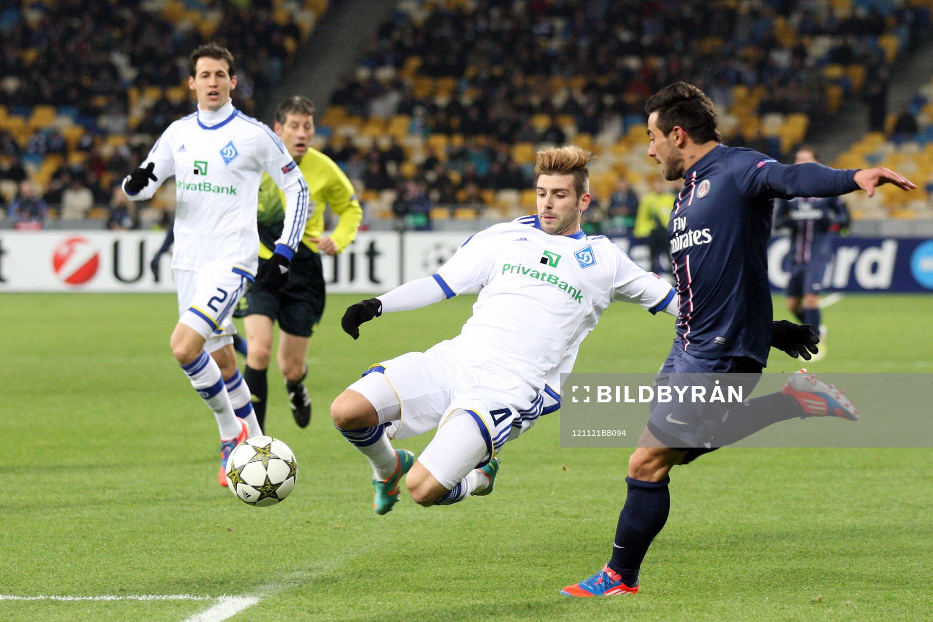 MIGUEL VELOSO / EZEQUIEL LAVEZZI - 21.11.2012 - Dinamo Kiev