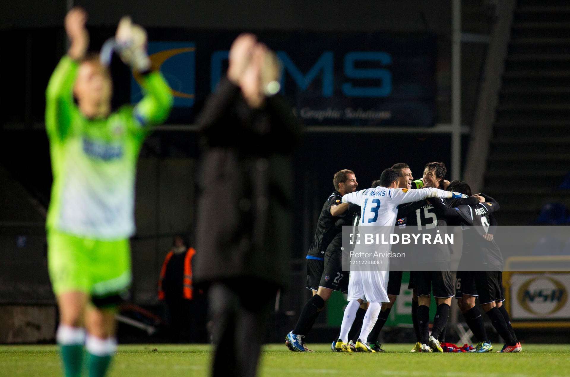 Levante spelarna jublar, i förgrund, Pär Hansson,