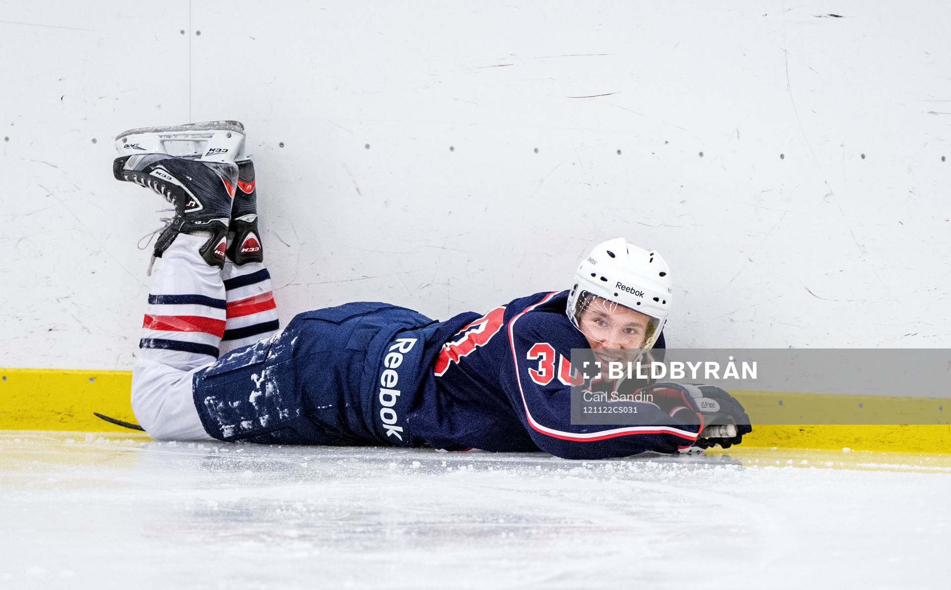 Simon Sandberg, Häcken, ligger på isen