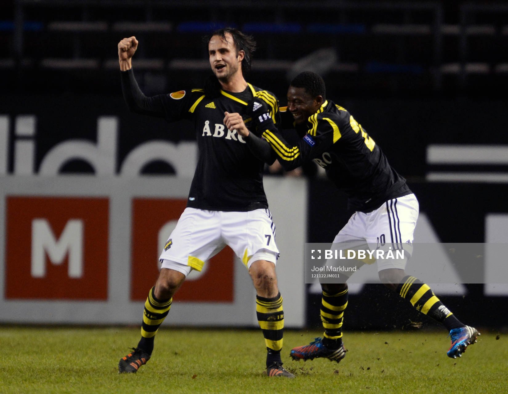 Helgi danielsson och Ibrahim Moro, AIK jublar