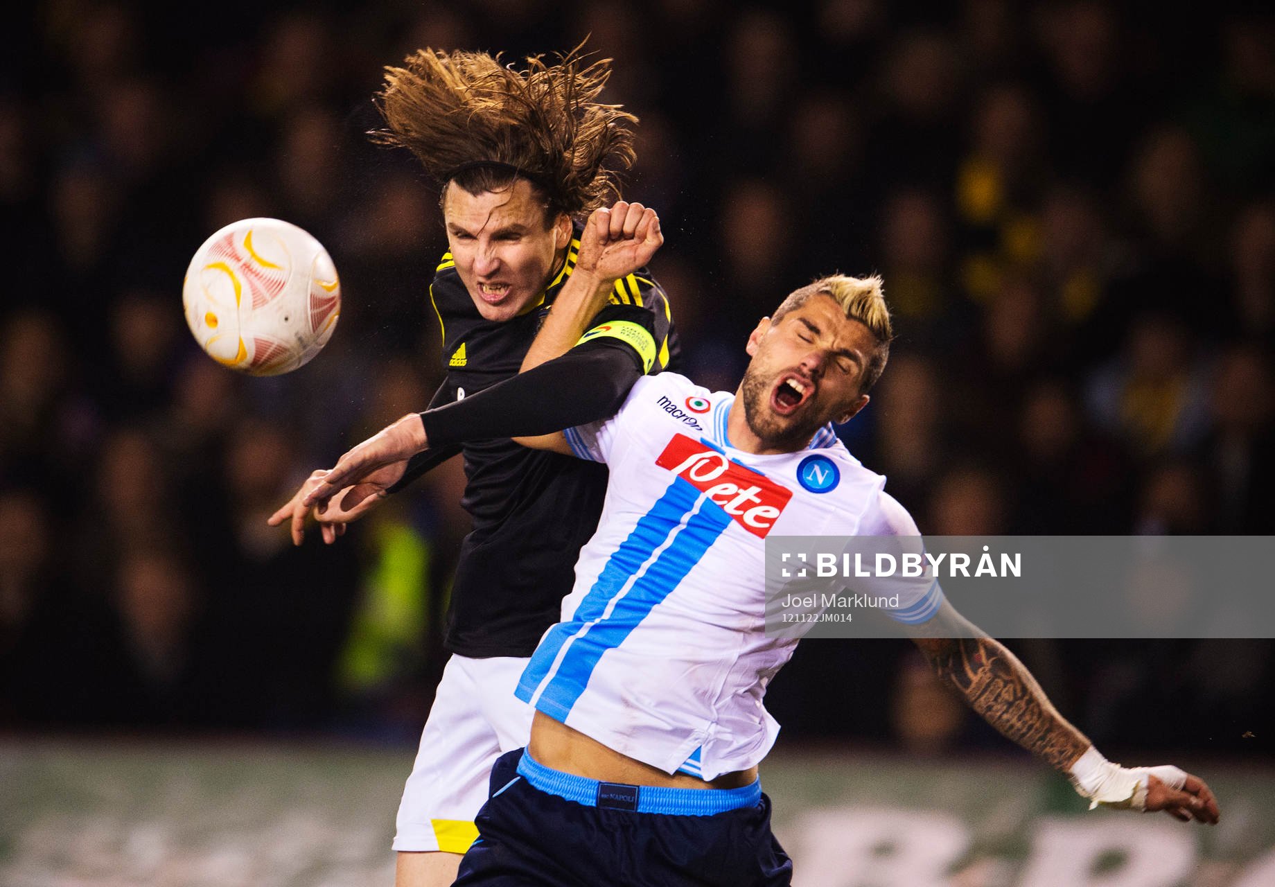 Nils-Eric Johansson, AIK, och Valon Behrami, Napoli, i en