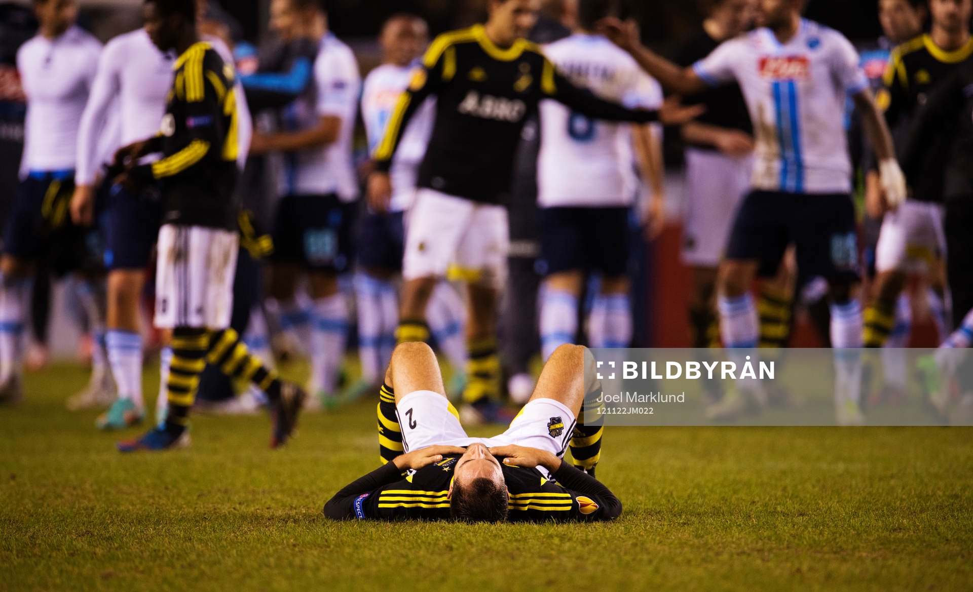 Nicklas Backman, AIK, ligger ner och deppar