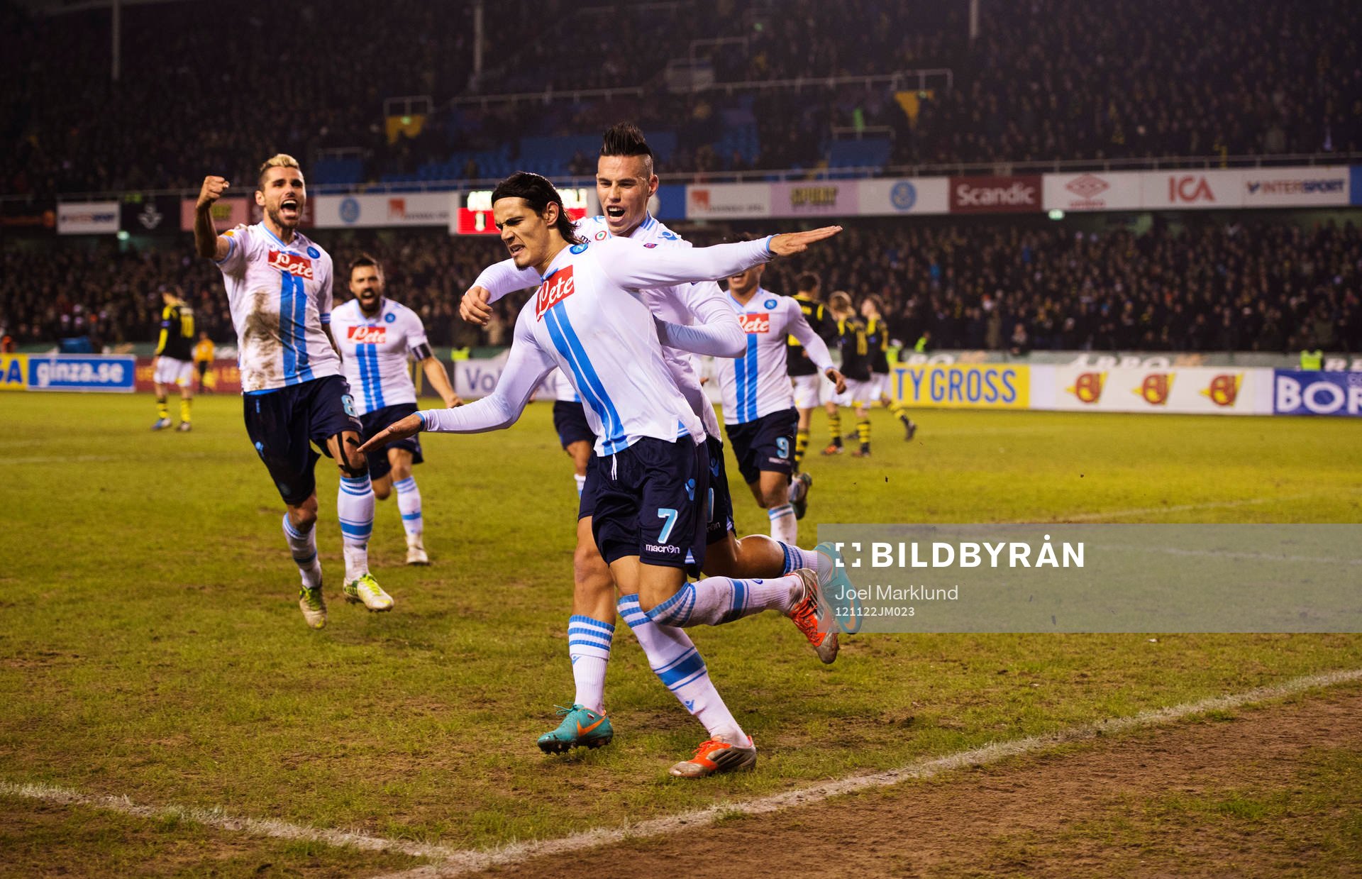 Edinson Cavani, Napoli, jublar