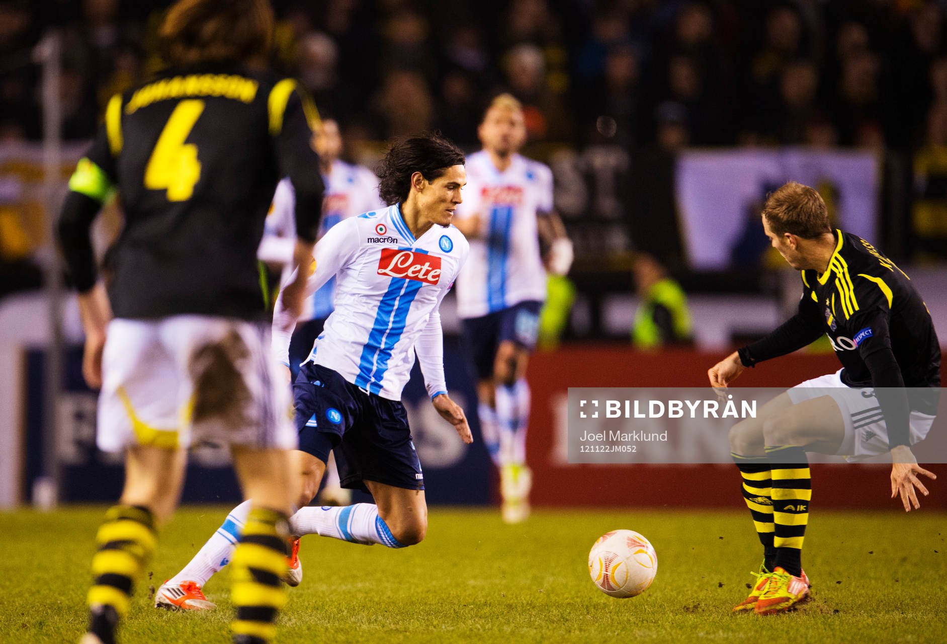 Edinson Cavani, Napoli, dribblar