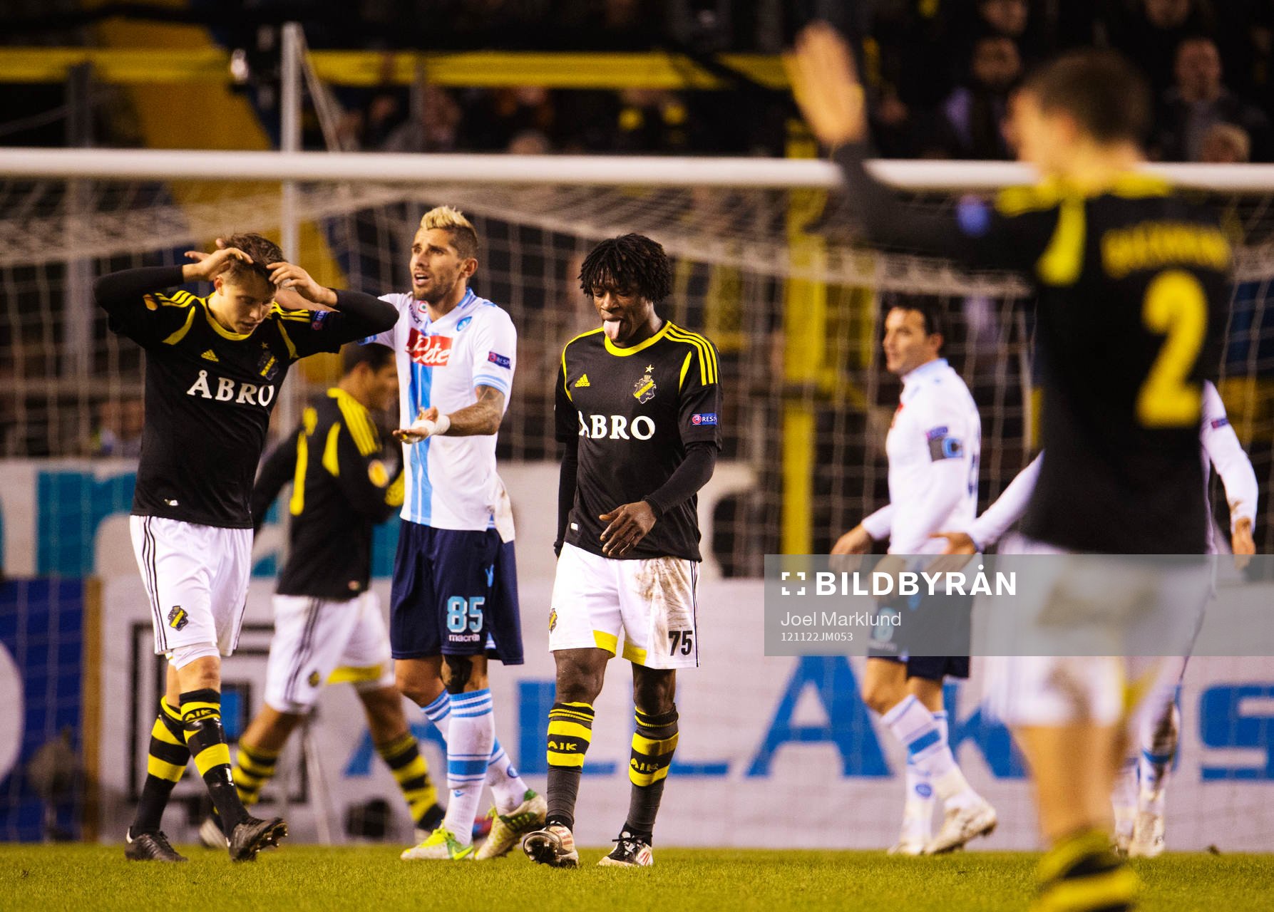 Viktor Lundberg och Mohamed Bangura, AIK, deppar