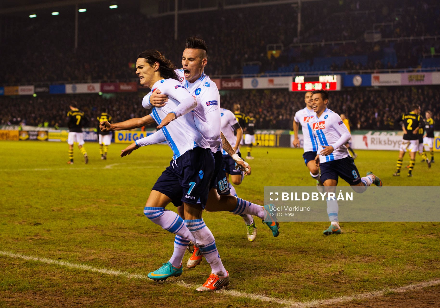 Edinson Cavani, Napoli, jublar
