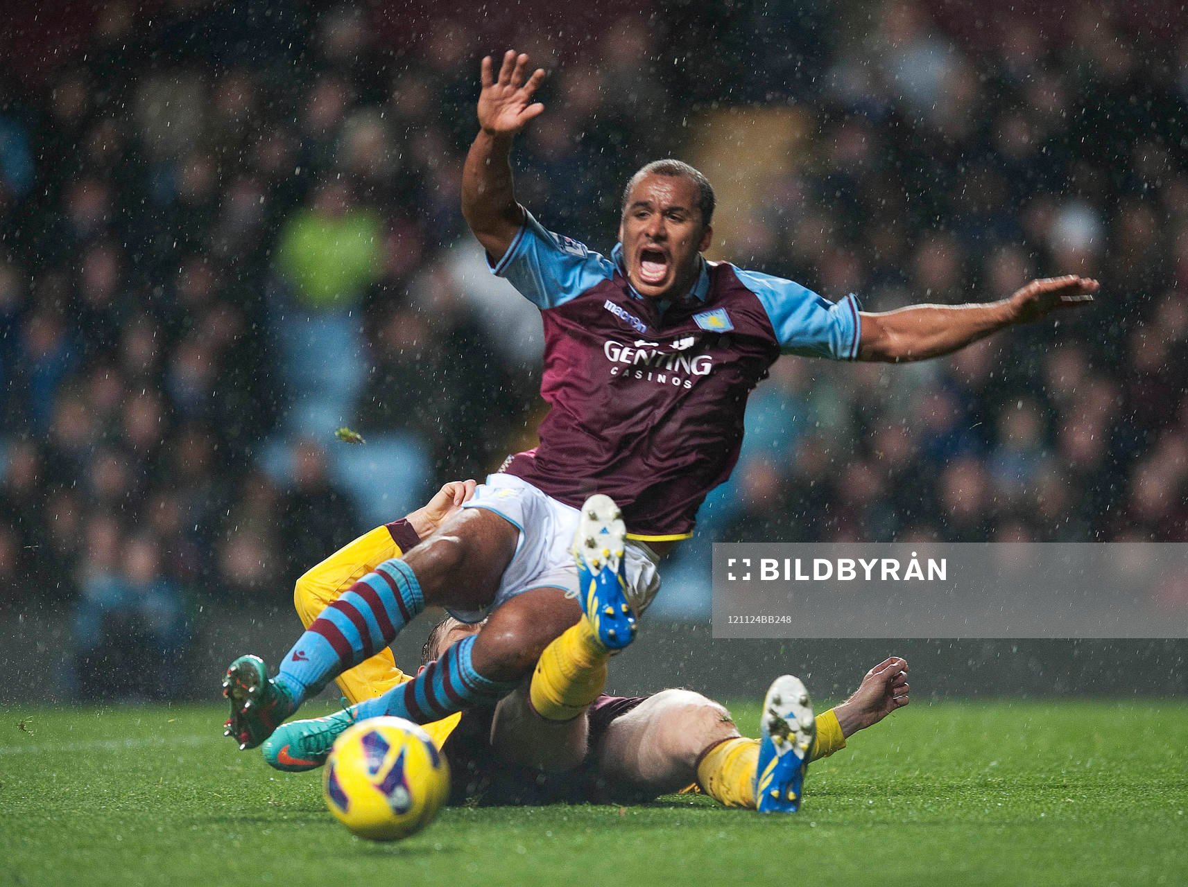 Football - Aston Villa v Arsenal - Barclays Premier League