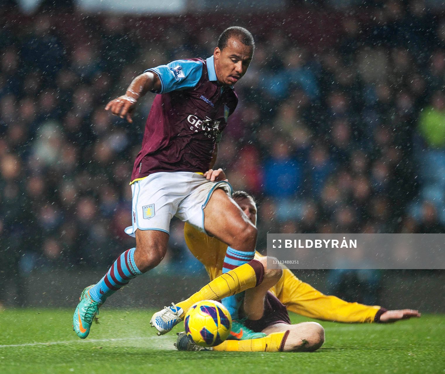 Football - Aston Villa v Arsenal - Barclays Premier League