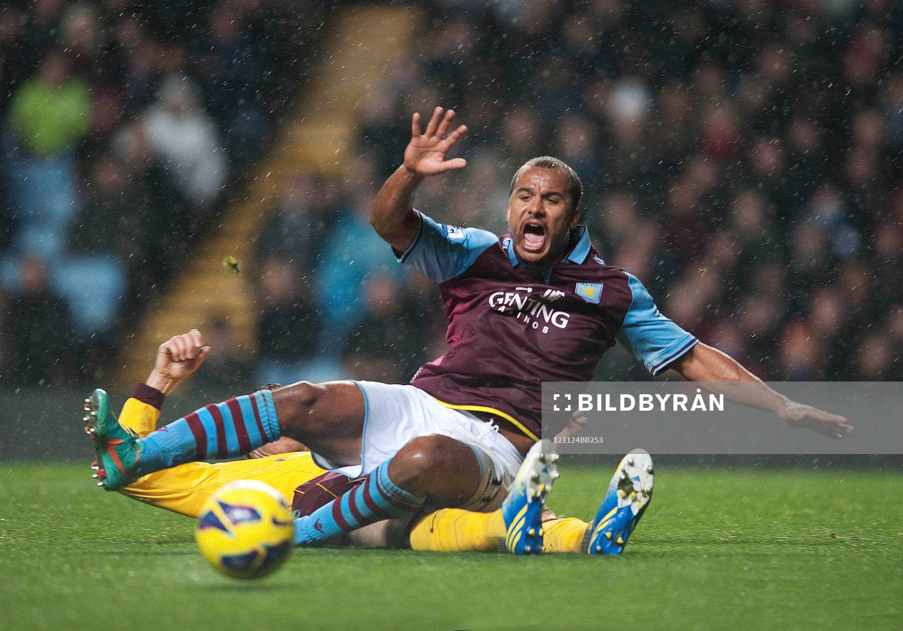 Football - Aston Villa v Arsenal - Barclays Premier League