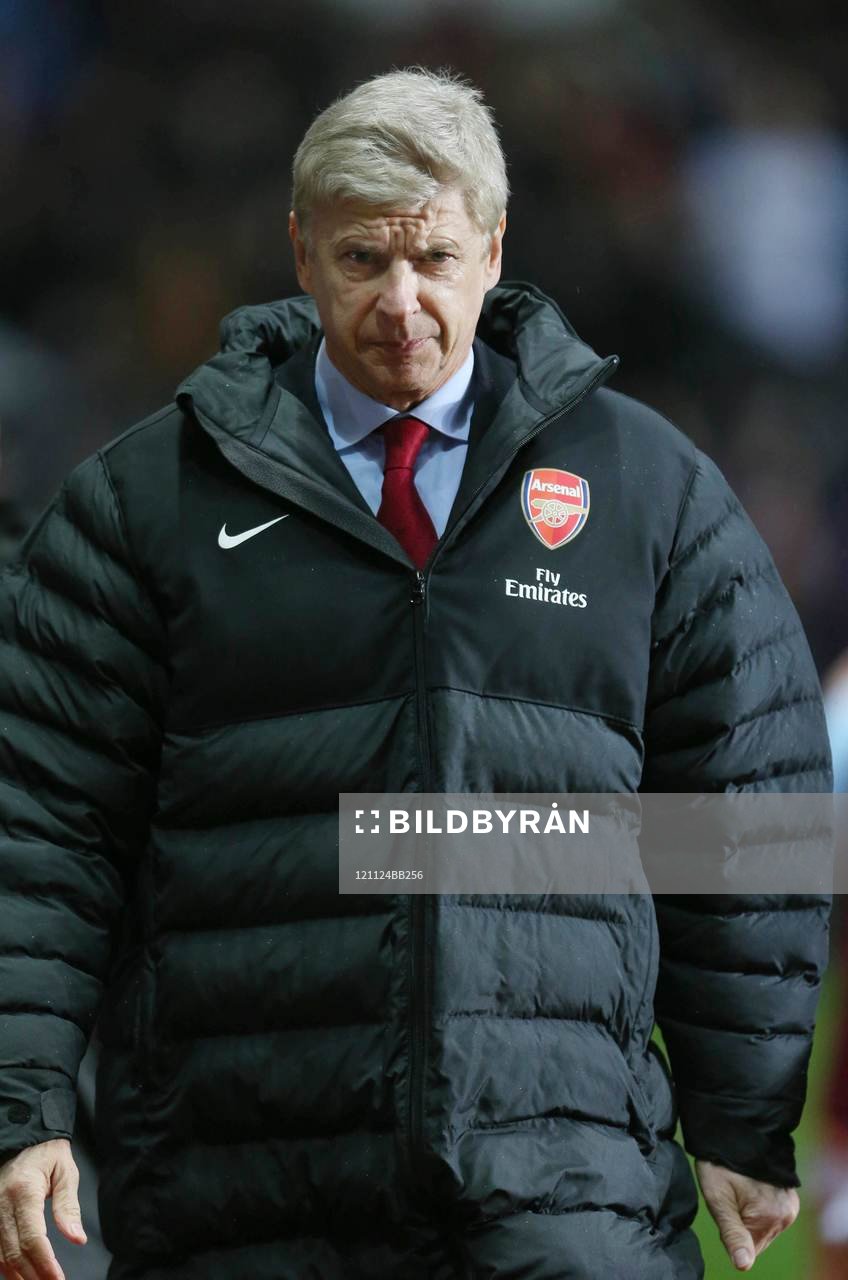 Football - Aston Villa v Arsenal - Barclays Premier League