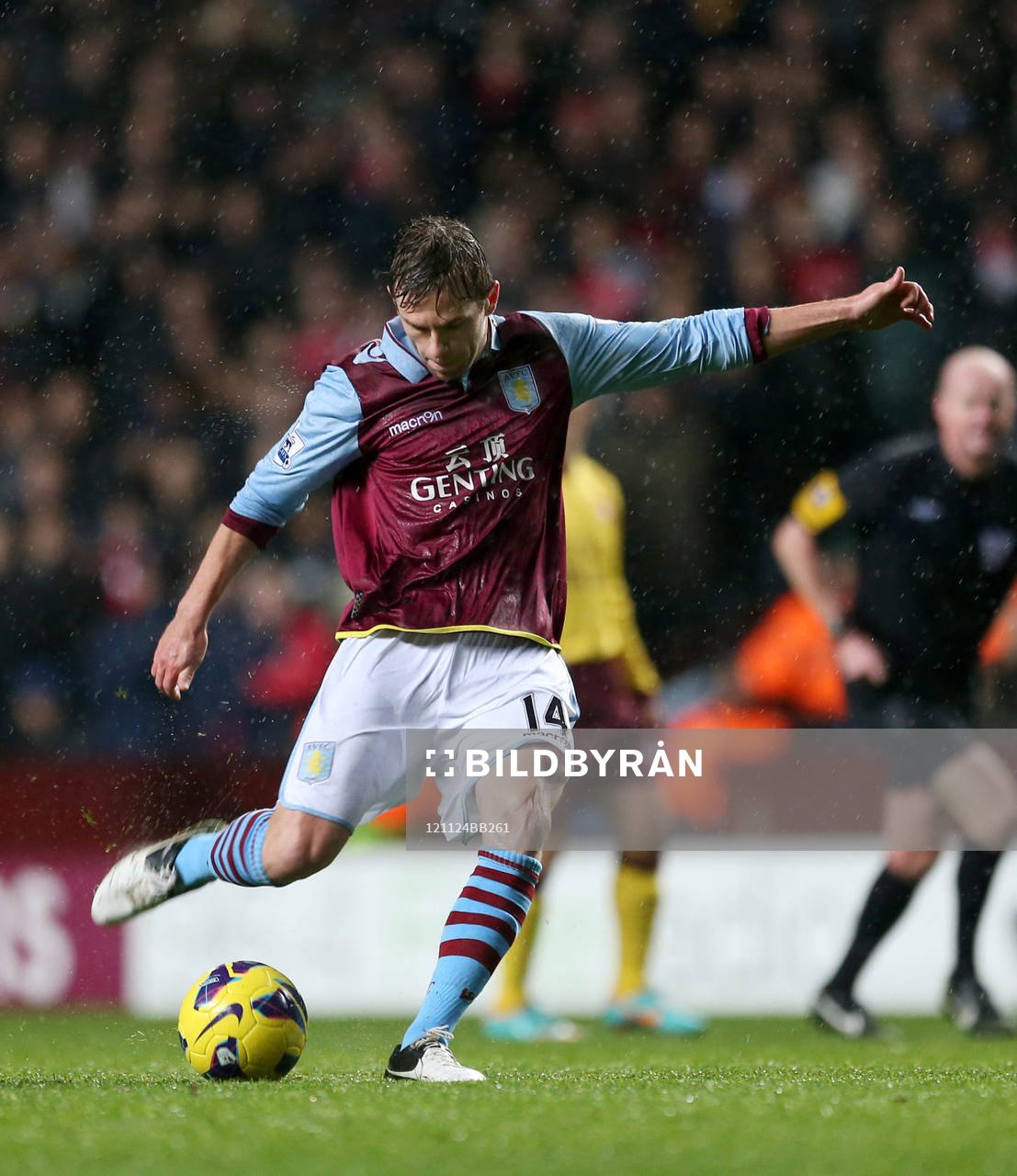 Football - Aston Villa v Arsenal - Barclays Premier League