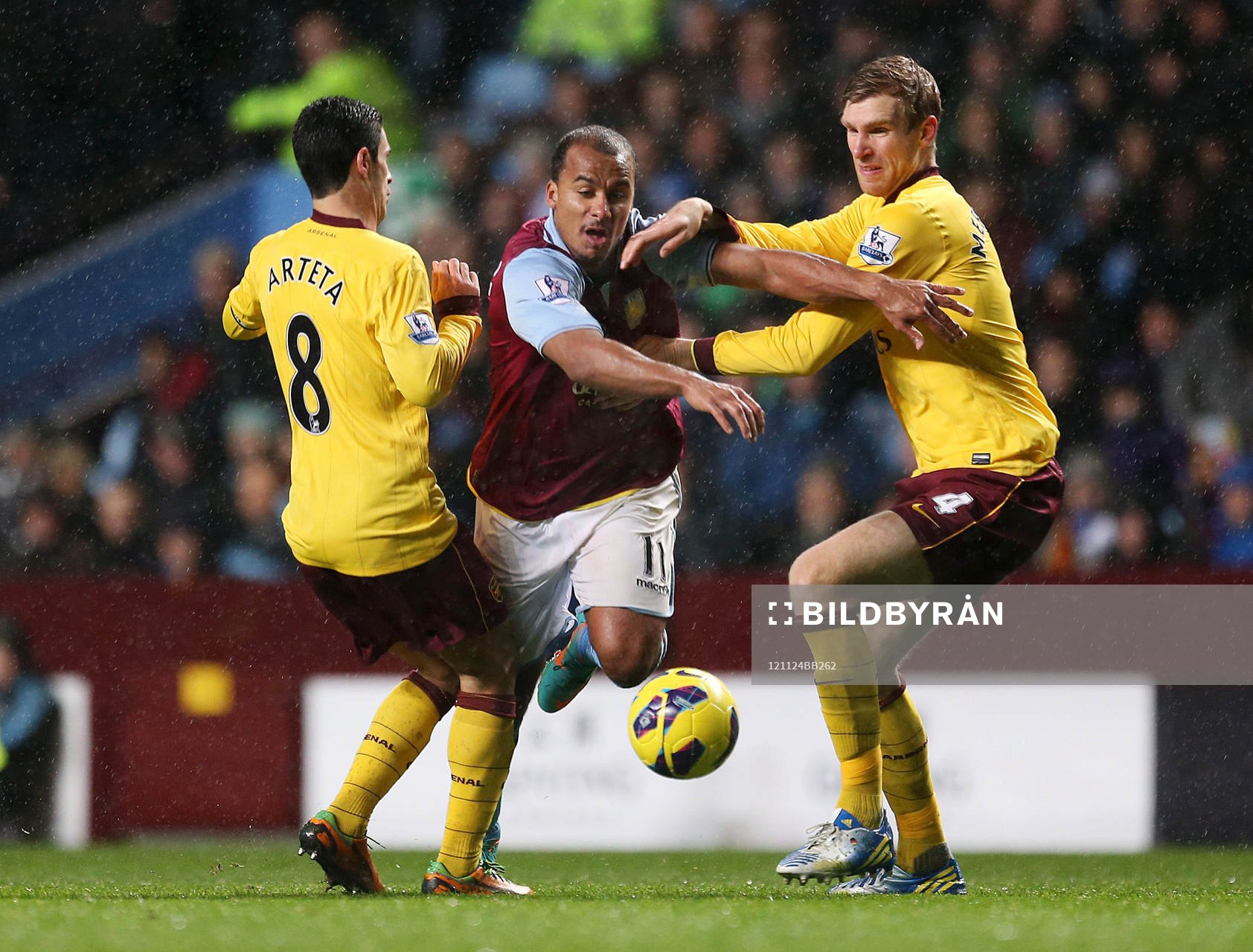 Football - Aston Villa v Arsenal - Barclays Premier League