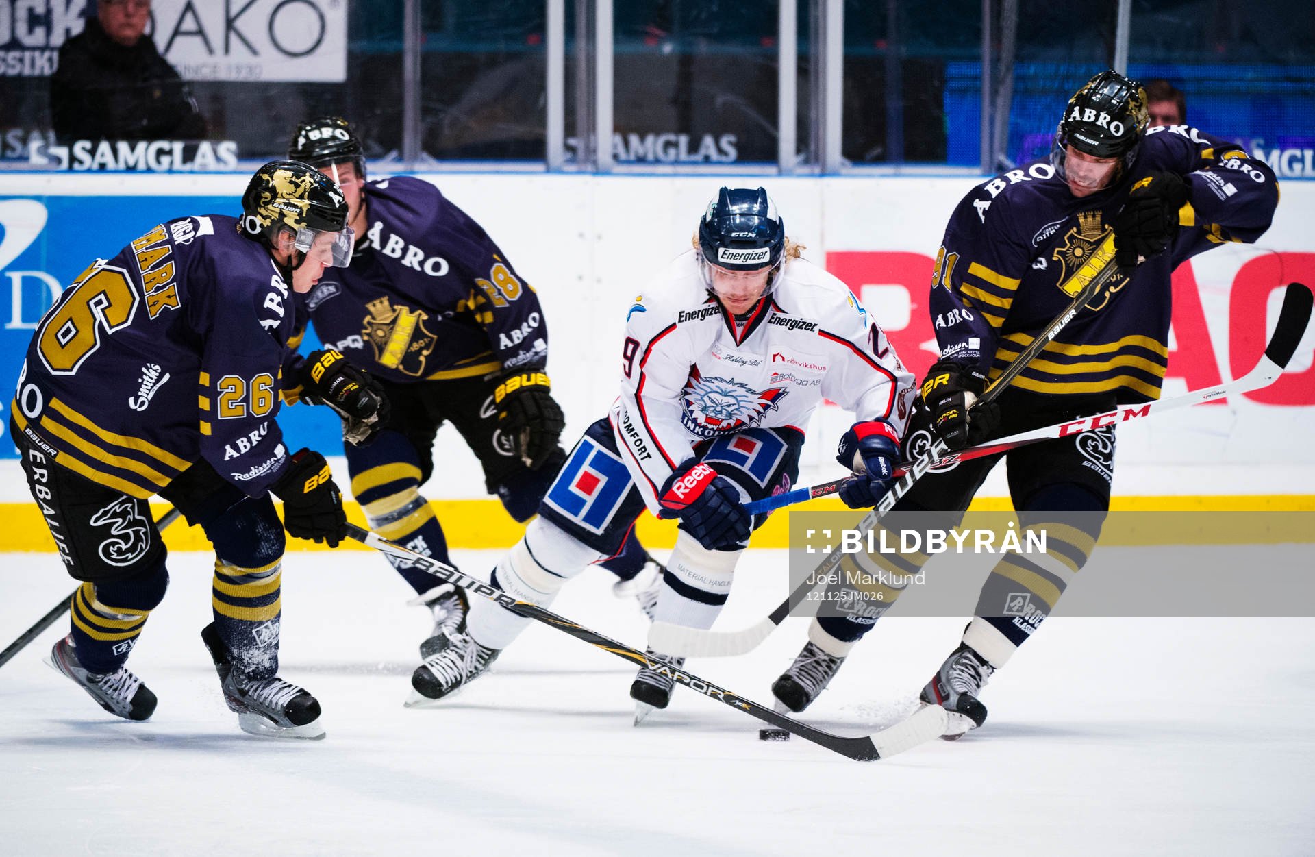 Mattias Janmark-Nylén och Björn Melin, AIK, utmanas av