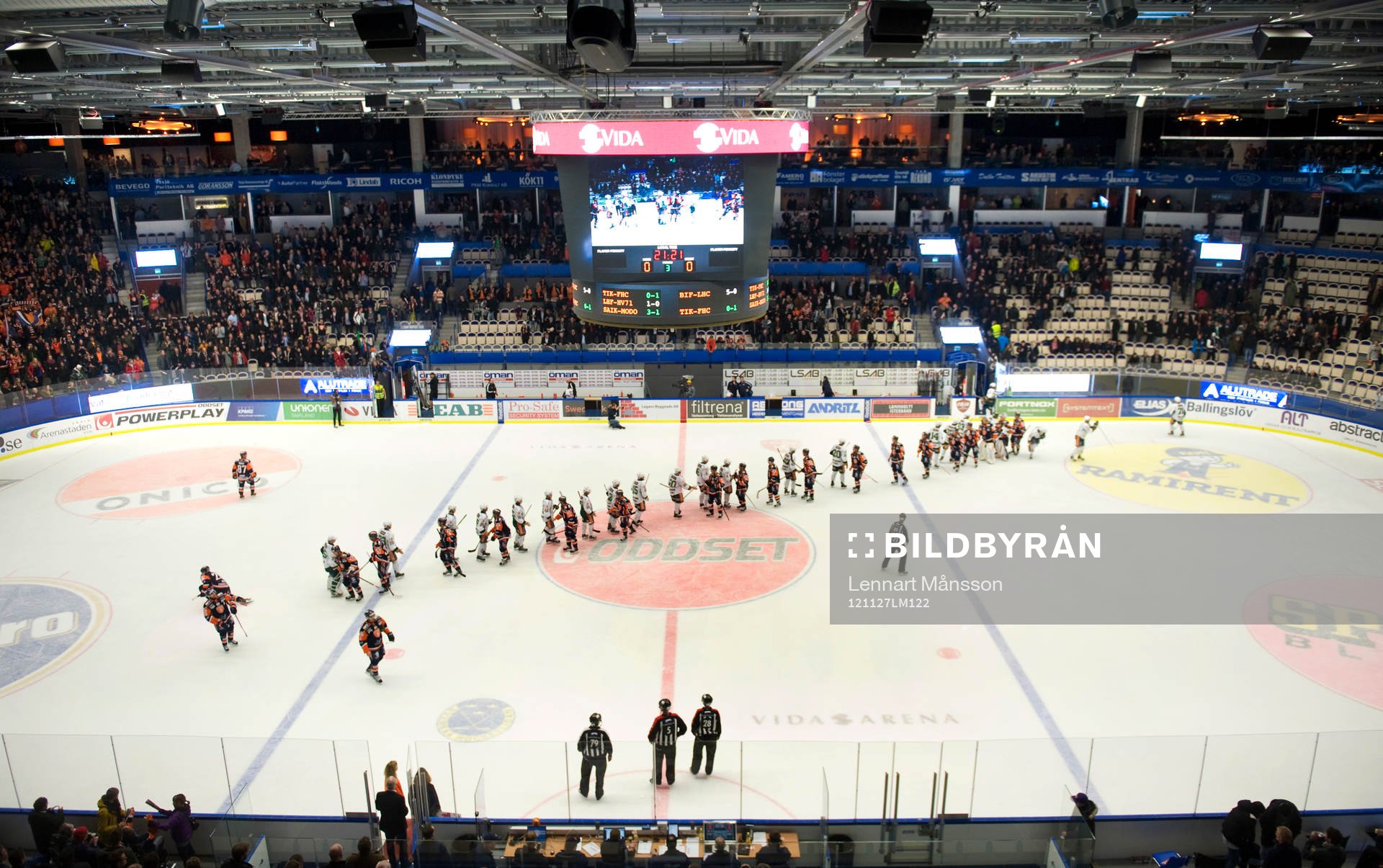 Match avslutad, spelarna tackar varandra, översikt, Vida