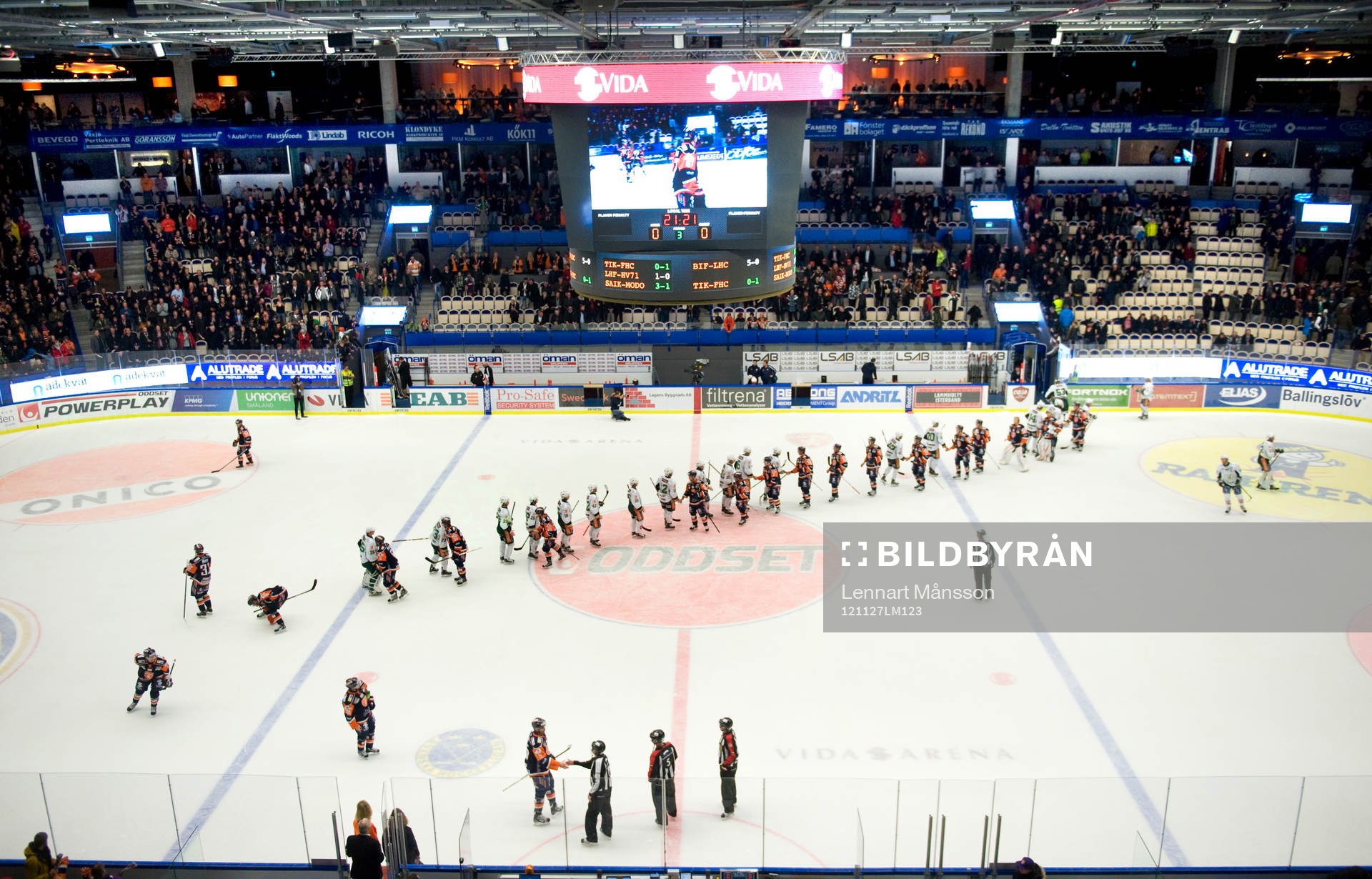 Match avslutad, spelarna tackar varandra, översikt, Vida