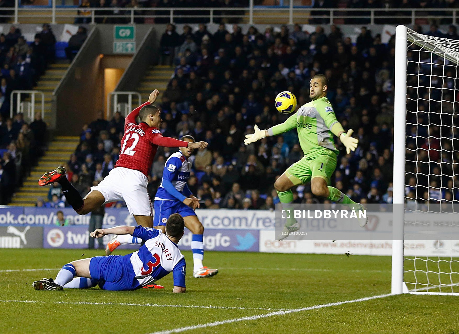 Football - Reading v Manchester United - Barclays Premier