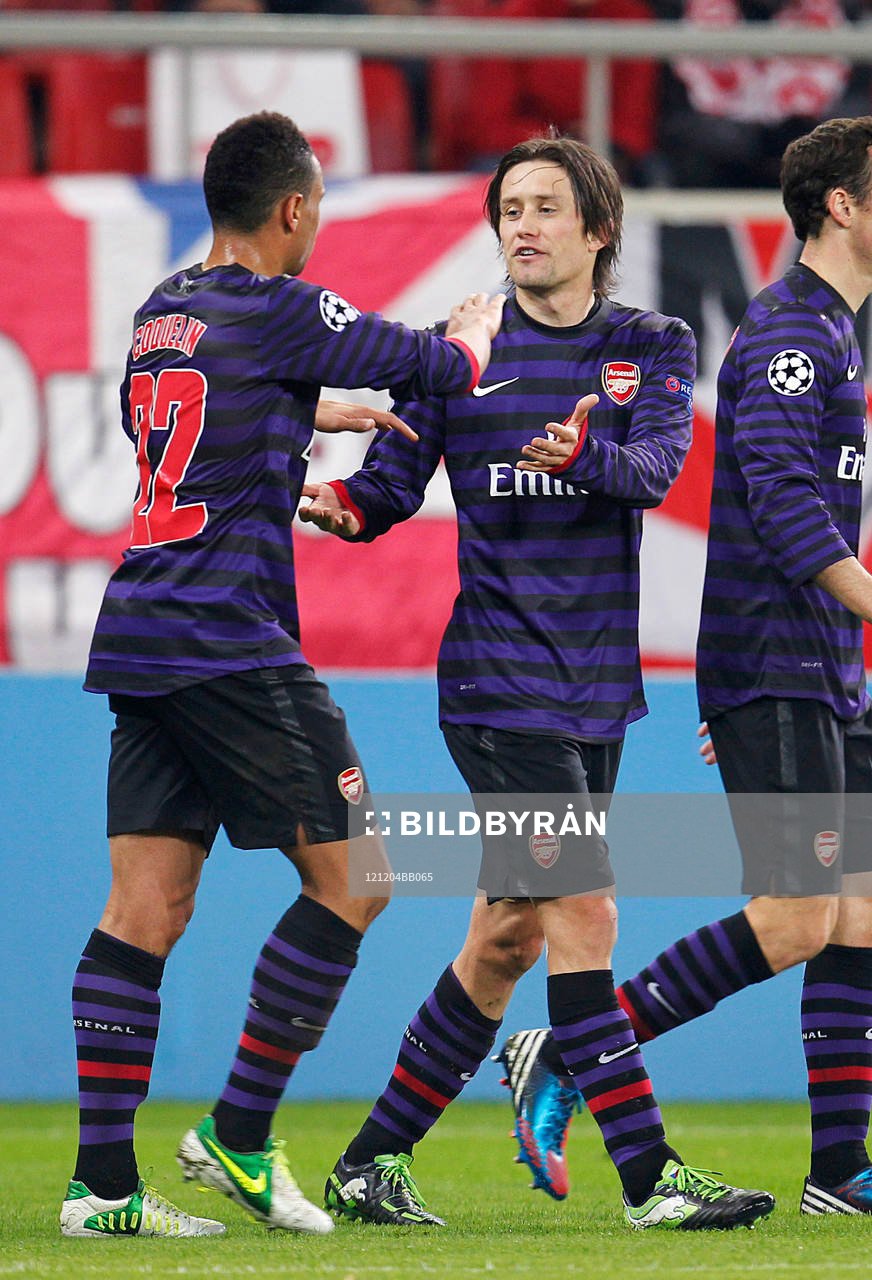 Football - Olympiakos v Arsenal - UEFA Champions League