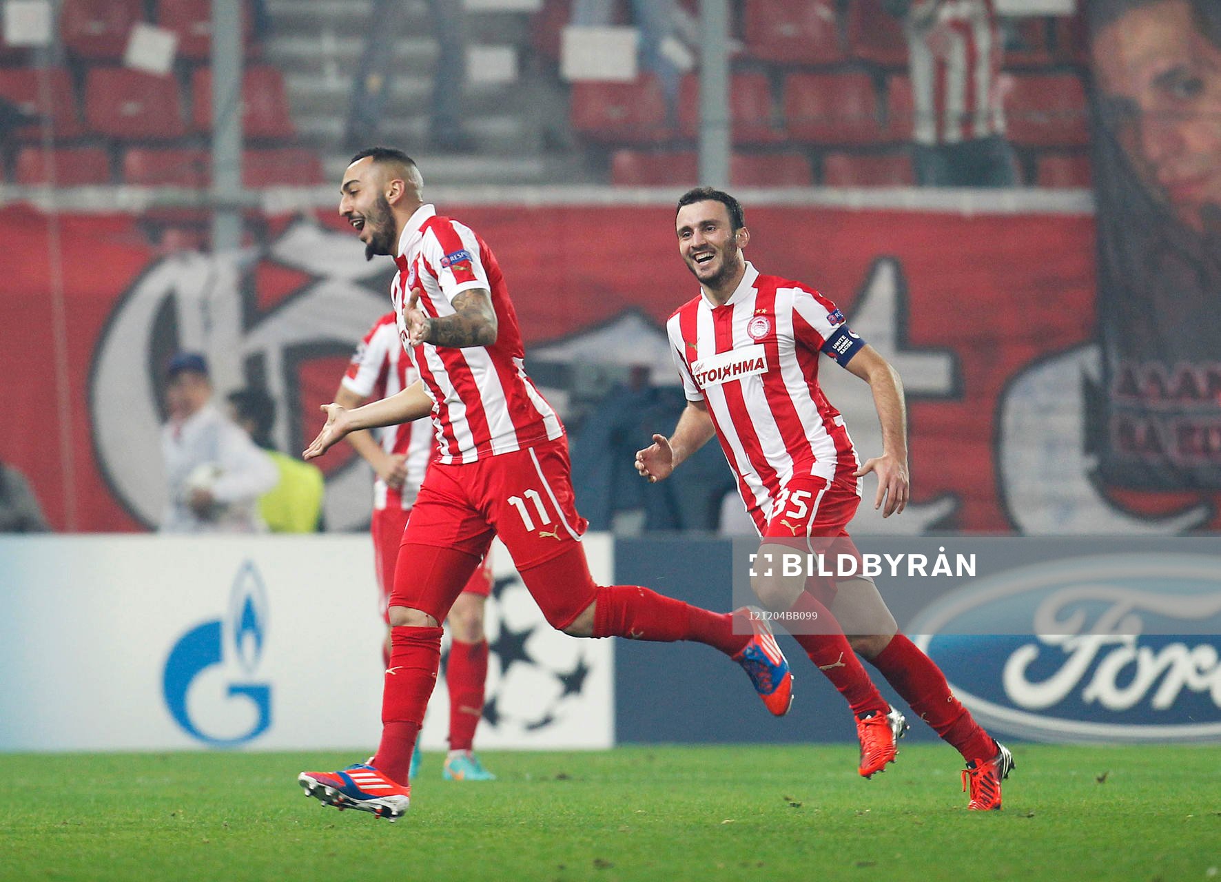 Football - Olympiakos v Arsenal - UEFA Champions League