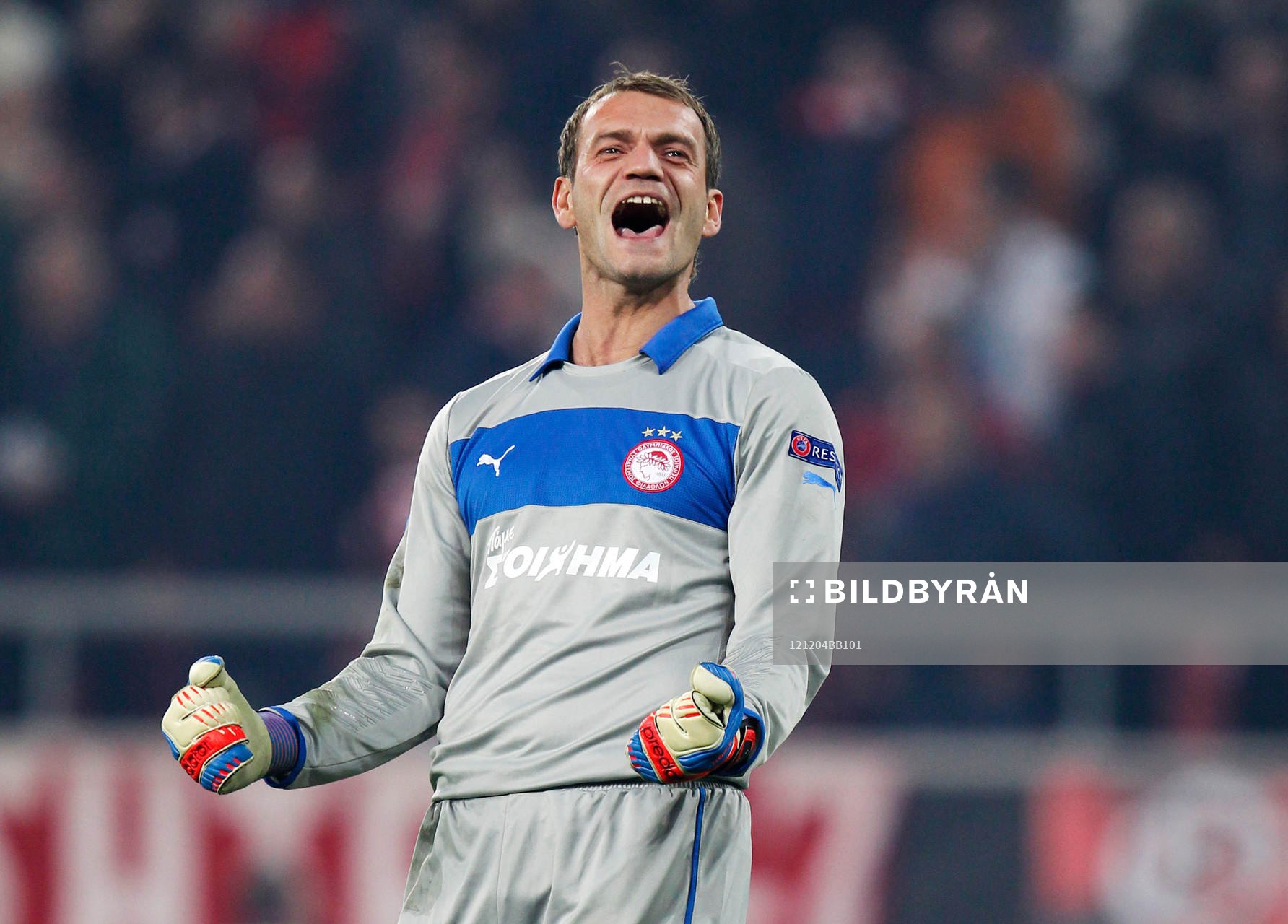 Football - Olympiakos v Arsenal - UEFA Champions League