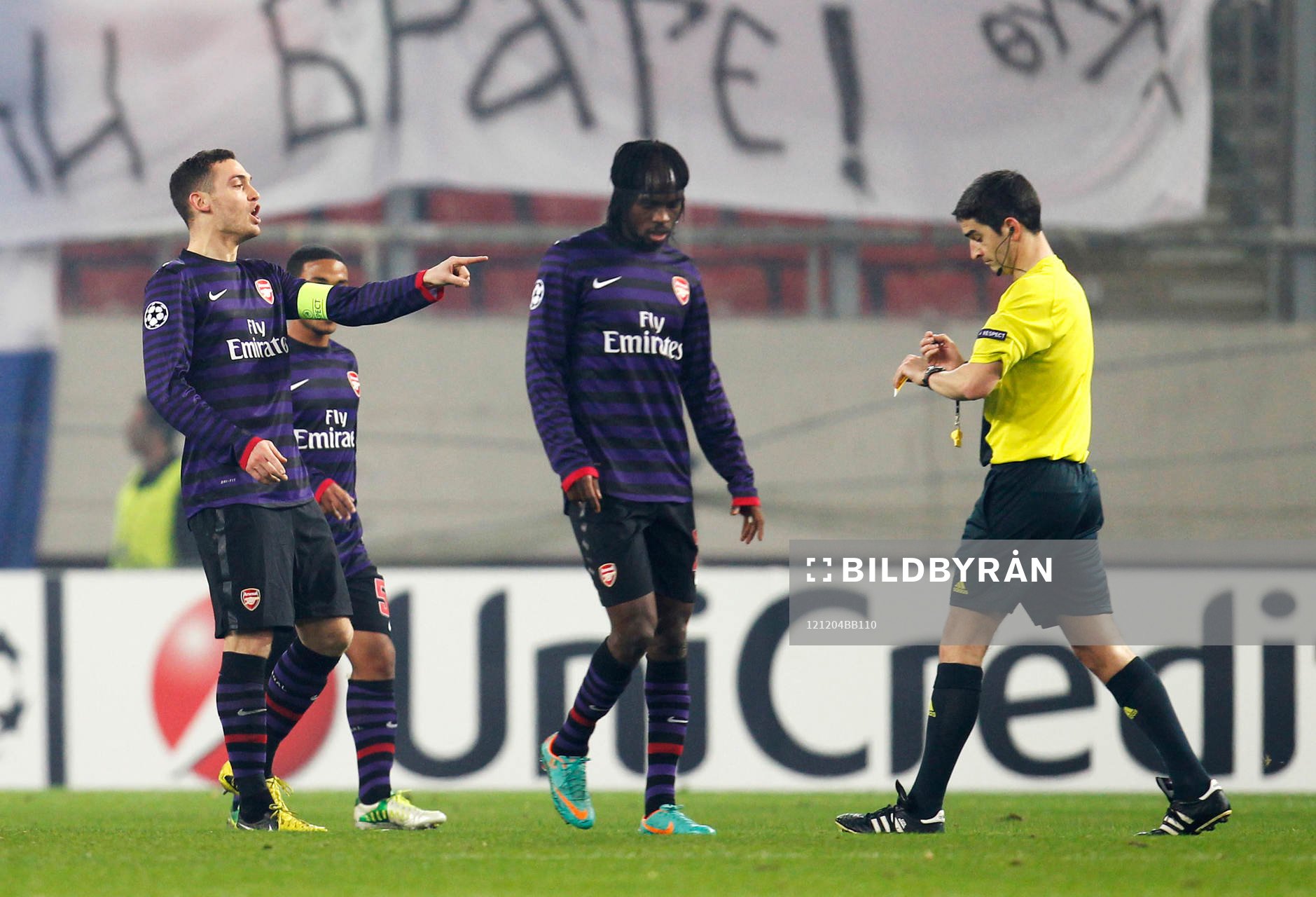 Football - Olympiakos v Arsenal - UEFA Champions League