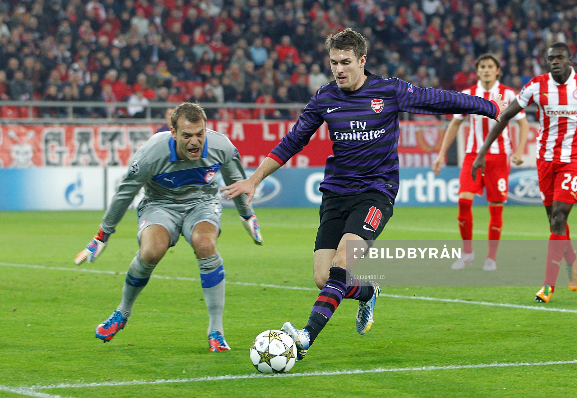 Football - Olympiakos v Arsenal - UEFA Champions League