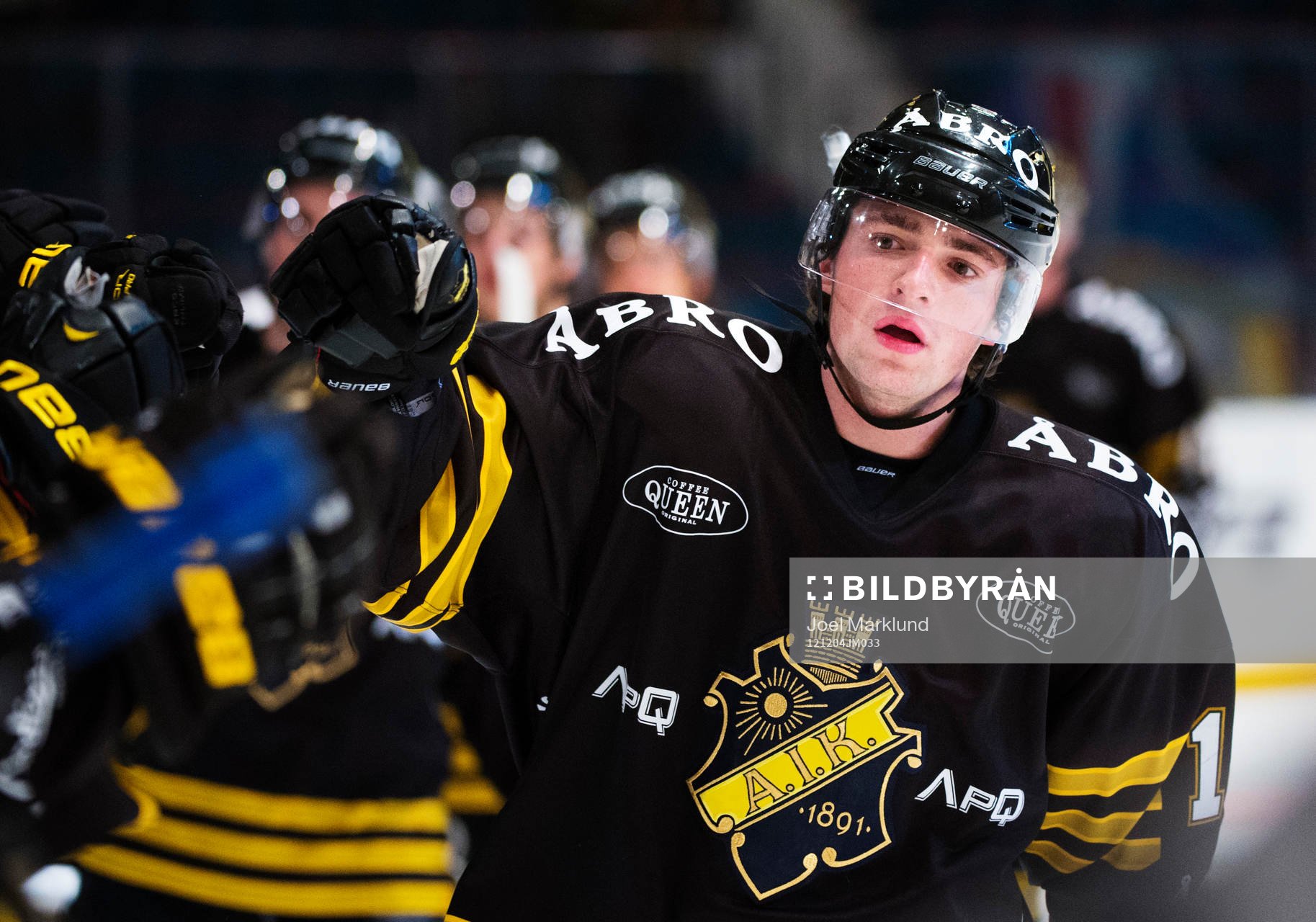Broc Little, AIK, gratuleras till sin 2-3-reducering