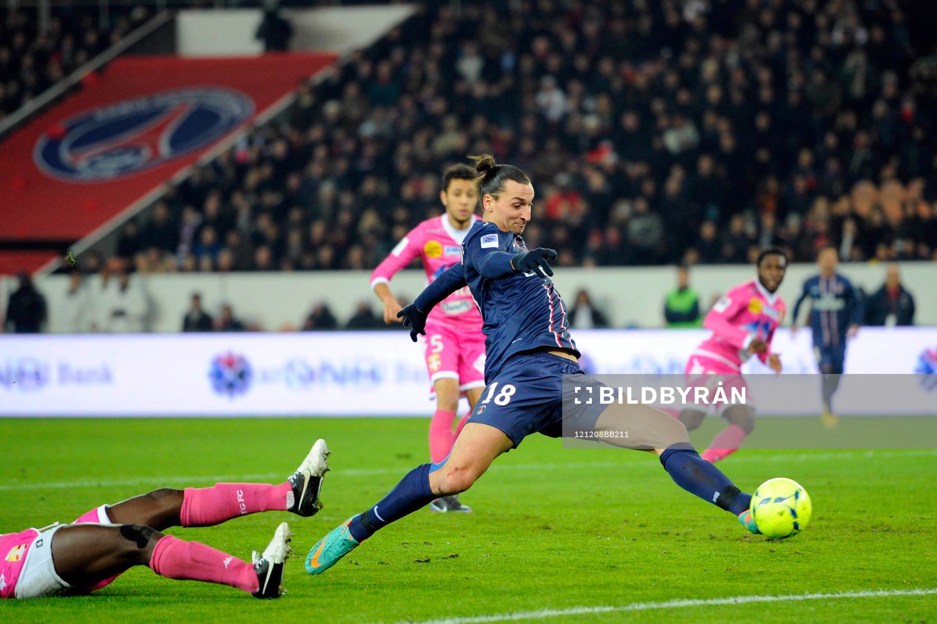 But de  Zlatan IBRAHIMOVIC - 08.12.2012 - PSG / Evian