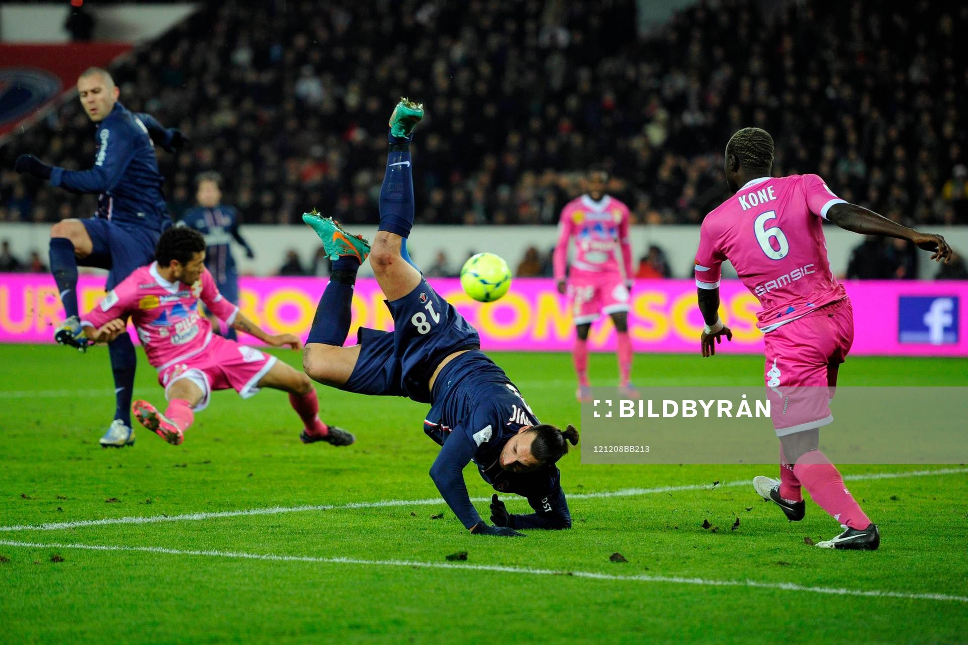 Jeremy MENEZ  / TENTAVIE DE RETOURNE  Zlatan IBRAHIMOVIC  -