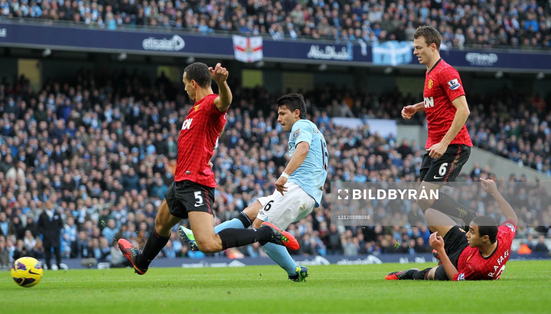 Football - Manchester City v Manchester United - Barclays