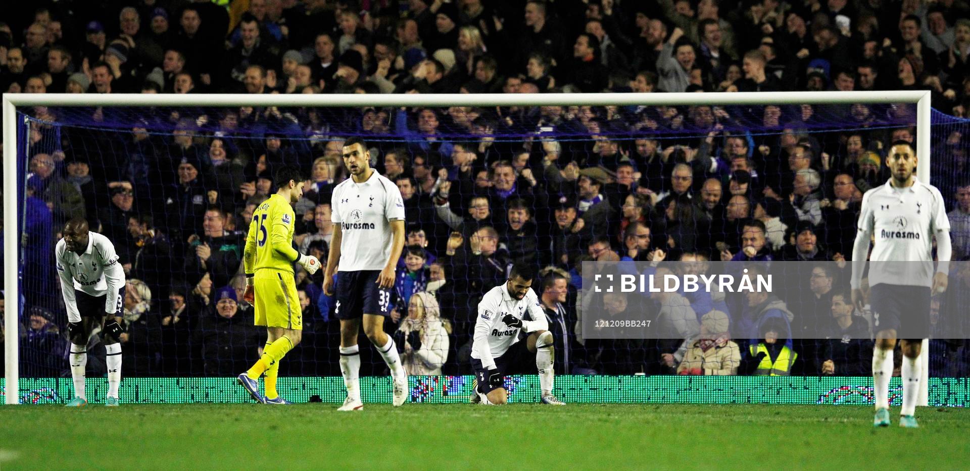 l - Everton v Tottenham Hotspur - Barclays Premier League -
