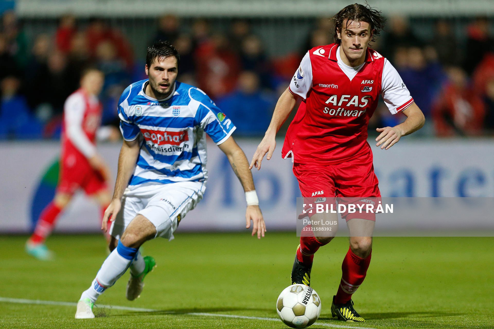 ZWOLLE - PEC Zwolle - AZ , Voetbal EreDivisie , seizoen 2012-2013 , 15-12-2012 , IJssel Delta stadion , AZ speler Etienne Reijnen (r) met Pec Zwolle speler Denni Avdic (l).