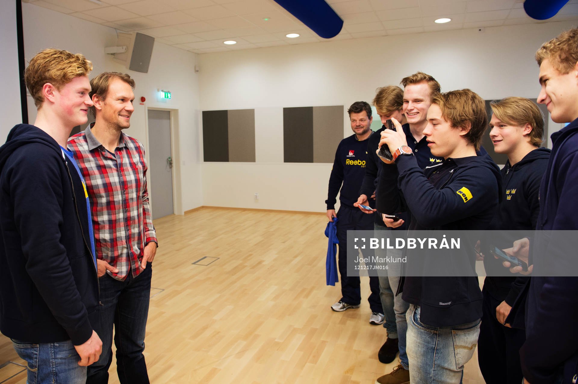 Nicklas Lidström överraskar Sveriges JVM-lag med en visit