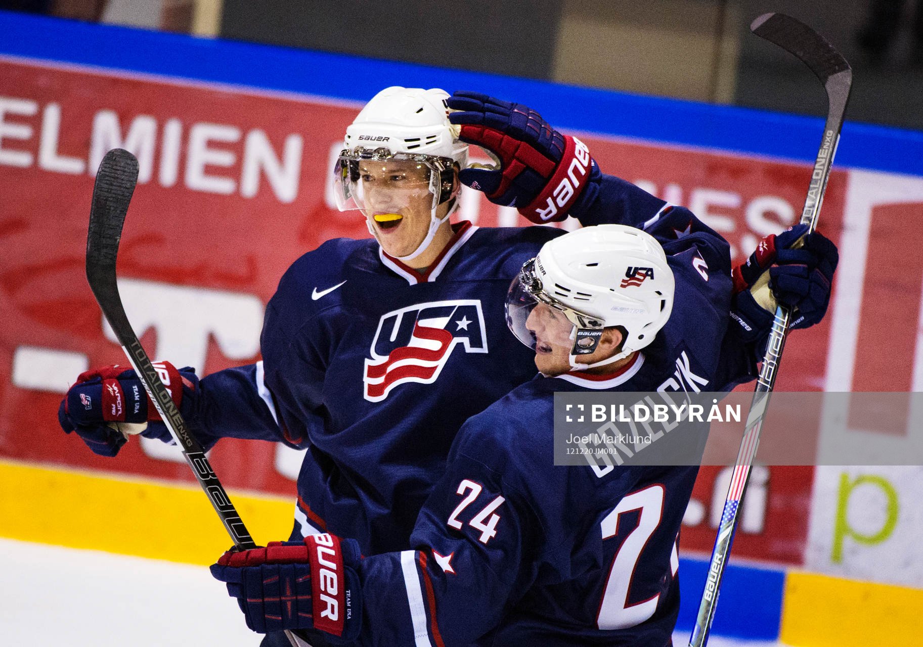Connor Murphy och Matt Grzelcyk, USA, jublar
