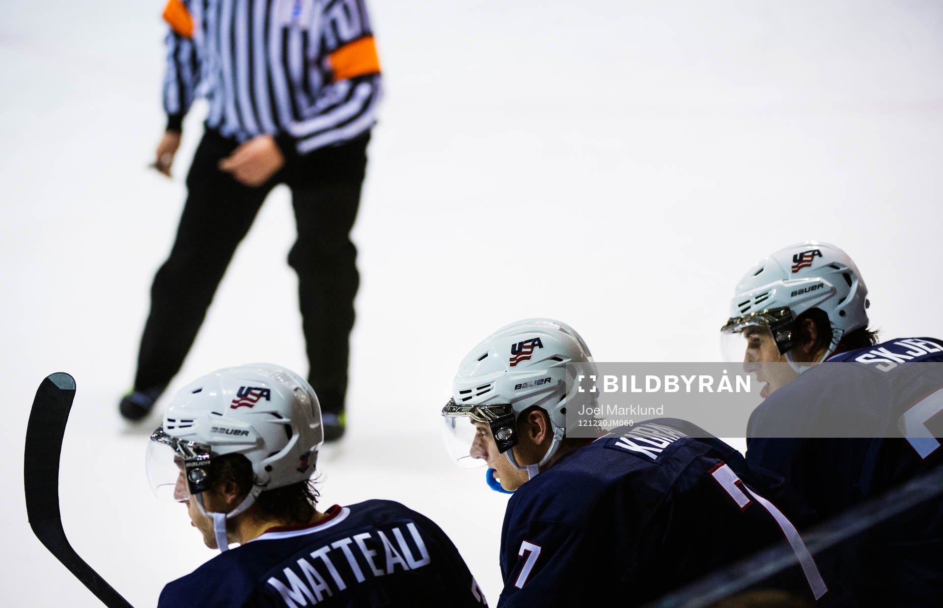 Stefan Matteau, Sean Kuraly och Brady Skjei, USA, lutar sig