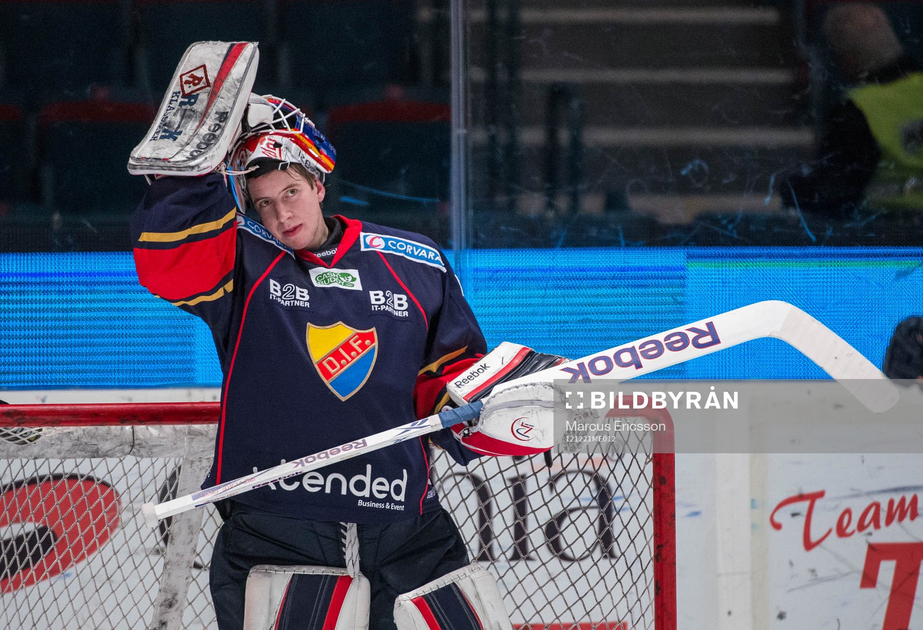 Adam Reideborn, målvakt Djurgården rusar ut