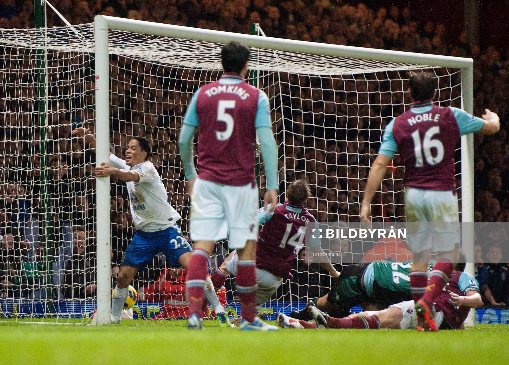 Football - West Ham United v Everton - Barclays Premier