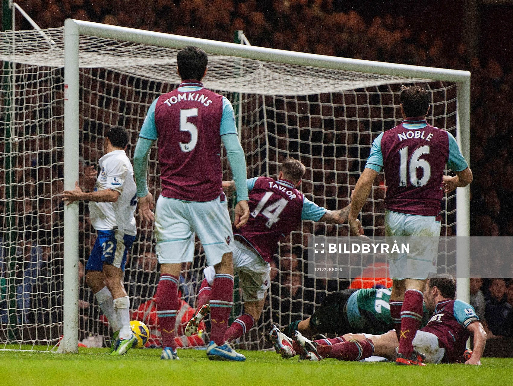 Football - West Ham United v Everton - Barclays Premier