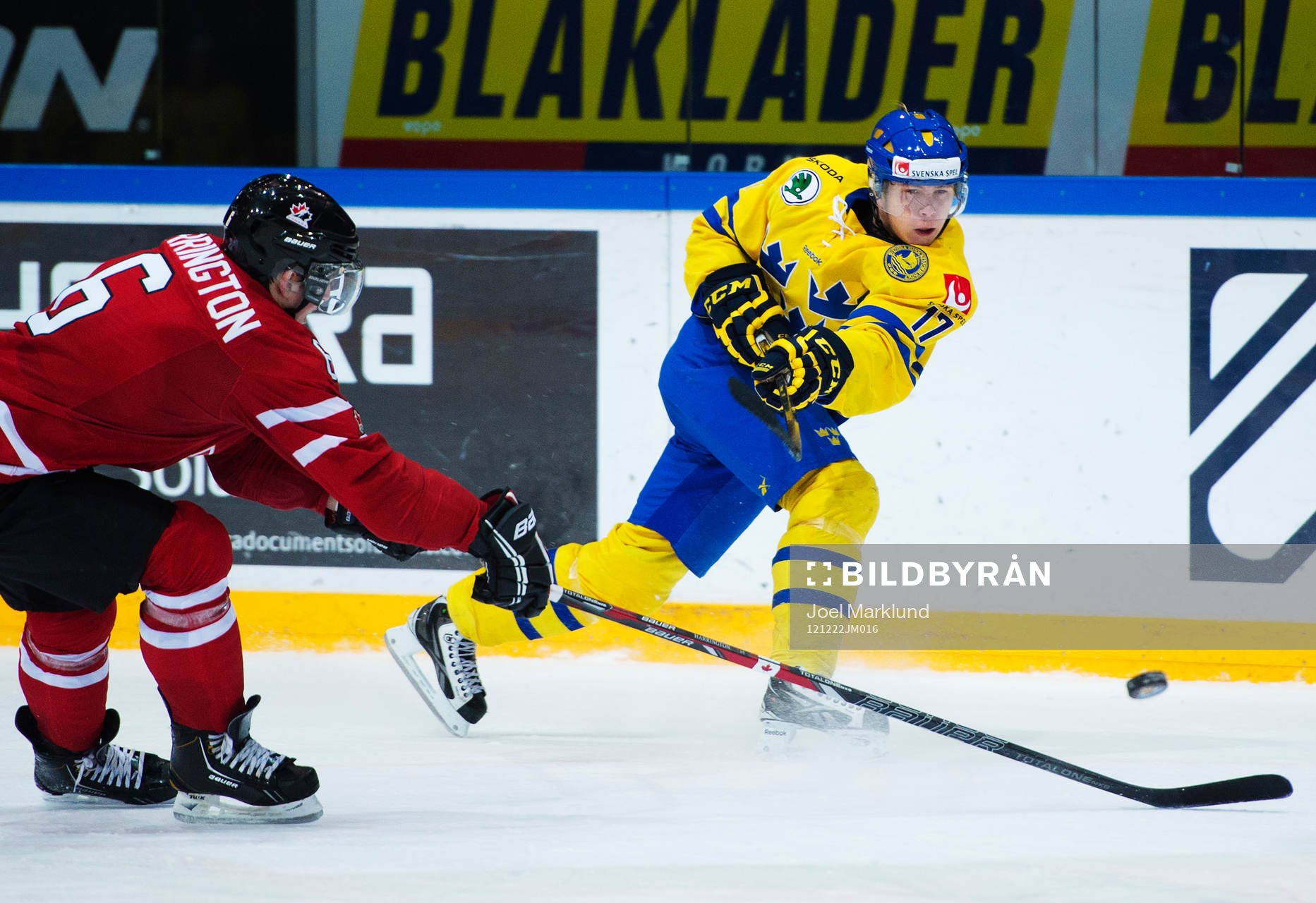 William Karlsson, Sverige, skjuter