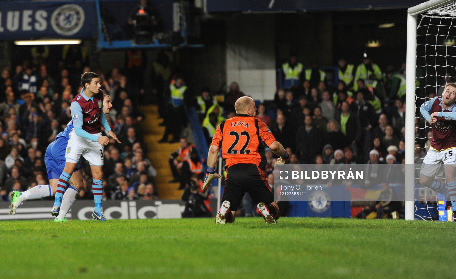 Football - Chelsea v Aston Villa - Barclays Premier League