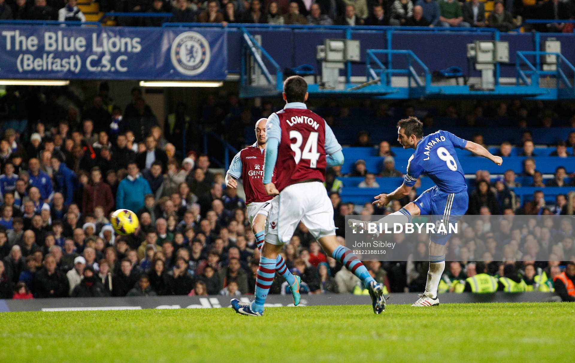 Football - Chelsea v Aston Villa - Barclays Premier League