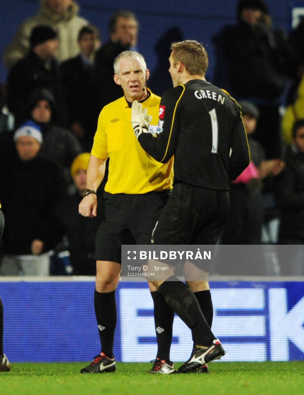 Football - Queens Park Rangers v West Bromwich Albion -