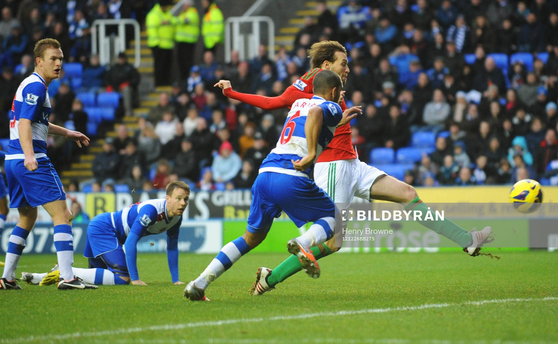 Football - Reading v Swansea City - Barclays Premier League